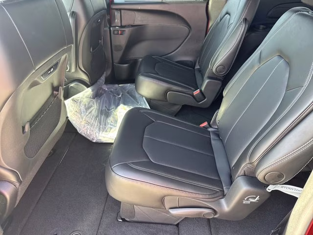 2026 Red Hot Pearlcoat Chrysler Pacifica Select FWD Van