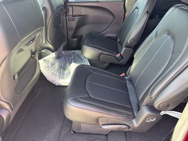2026 Red Hot Pearlcoat Chrysler Pacifica Select FWD Van