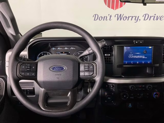 2026 Oxford White Ford Super Duty F-250 SRW XL 4X4 Truck