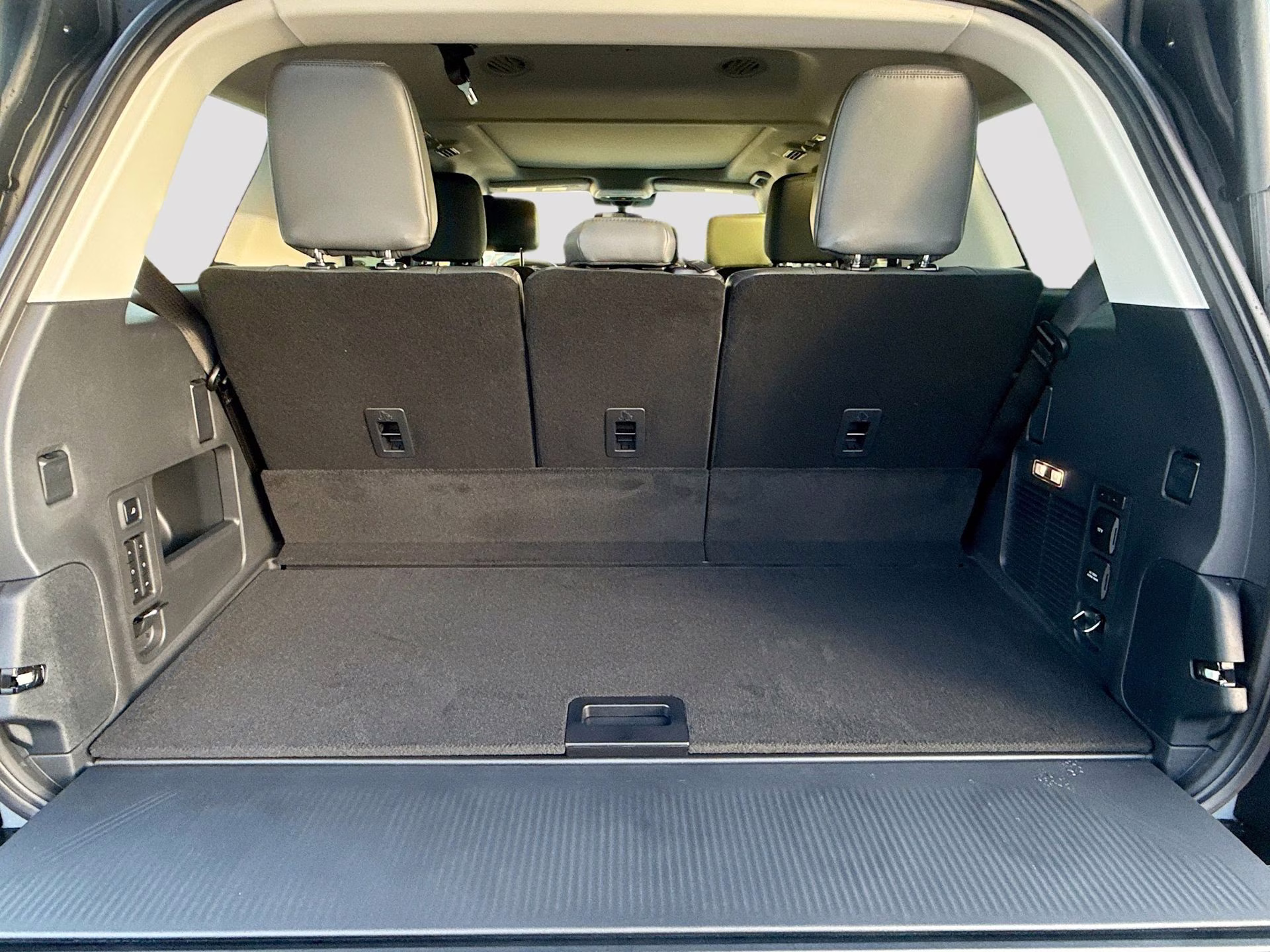 2025 Glacier Gray Metallic TriCoat Ford Expedition Active RWD SUV