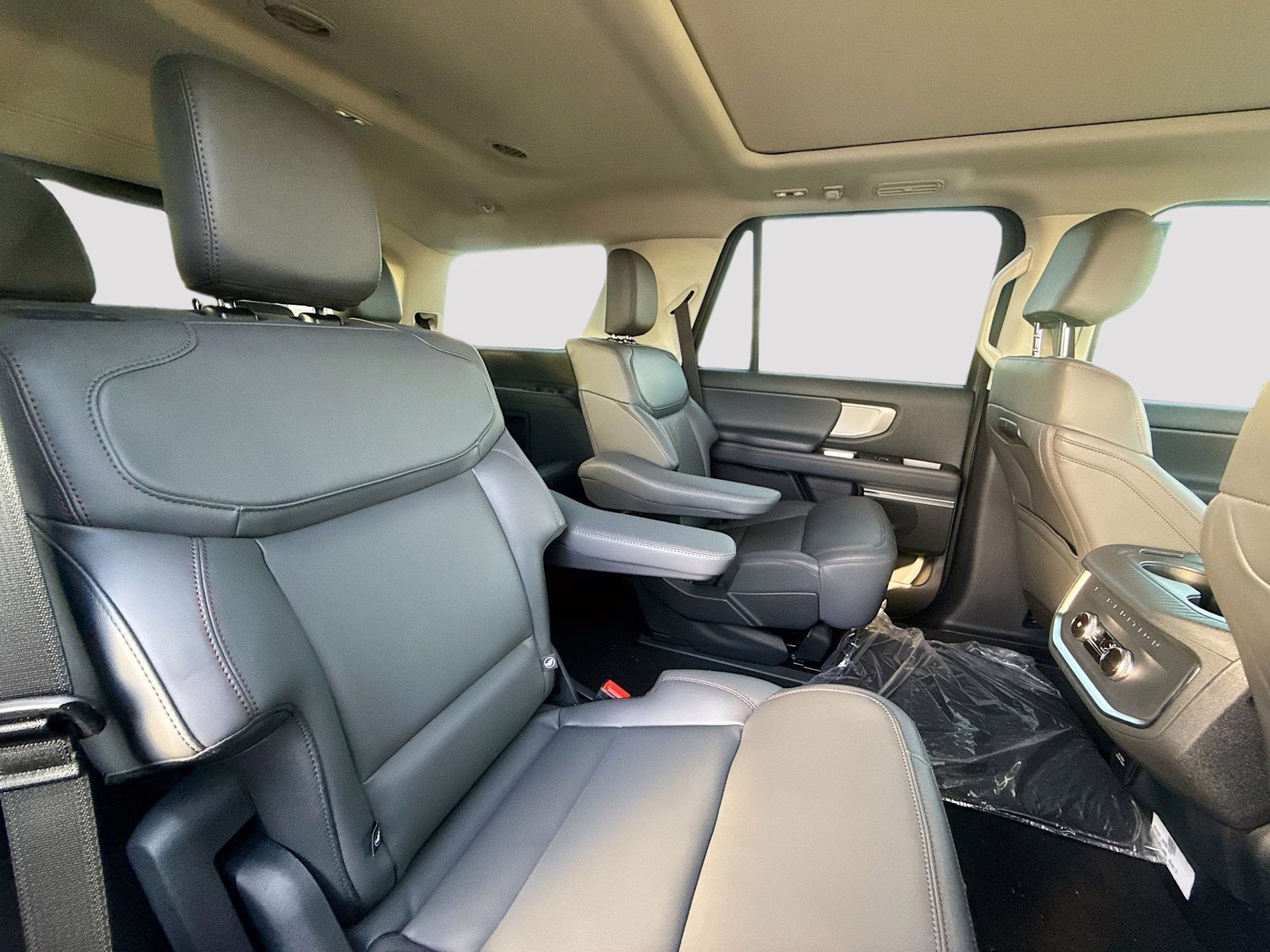 2025 Glacier Gray Metallic TriCoat Ford Expedition Active RWD SUV