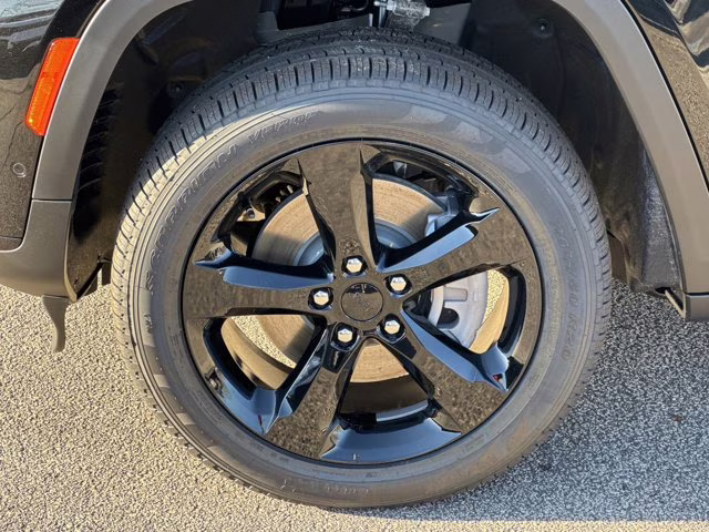 2025 Diamond Black Crystal Pearlcoat Jeep Grand Cherokee L Limited 4X4 SUV