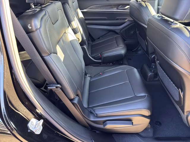 2025 Diamond Black Crystal Pearlcoat Jeep Grand Cherokee L Limited 4X4 SUV