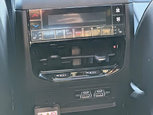 2025 Diamond Black Crystal Pearlcoat Jeep Grand Cherokee L Limited 4X4 SUV