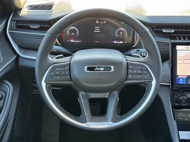 2025 Diamond Black Crystal Pearlcoat Jeep Grand Cherokee L Limited 4X4 SUV