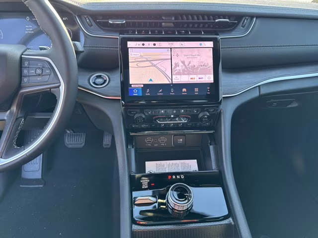 2025 Diamond Black Crystal Pearlcoat Jeep Grand Cherokee L Limited 4X4 SUV