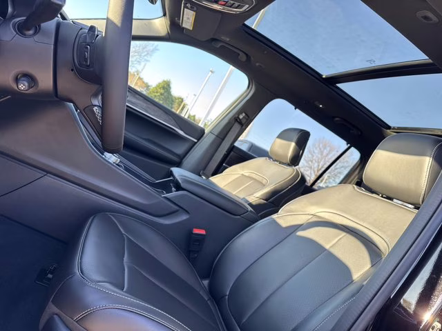 2025 Diamond Black Crystal Pearlcoat Jeep Grand Cherokee L Limited 4X4 SUV