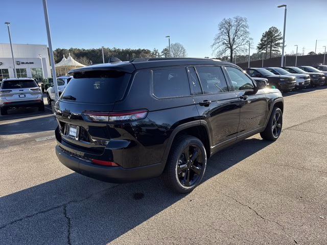 2025 Diamond Black Crystal Pearlcoat Jeep Grand Cherokee L Limited 4X4 SUV