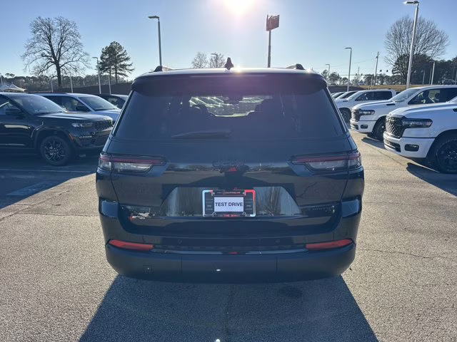 2025 Diamond Black Crystal Pearlcoat Jeep Grand Cherokee L Limited 4X4 SUV