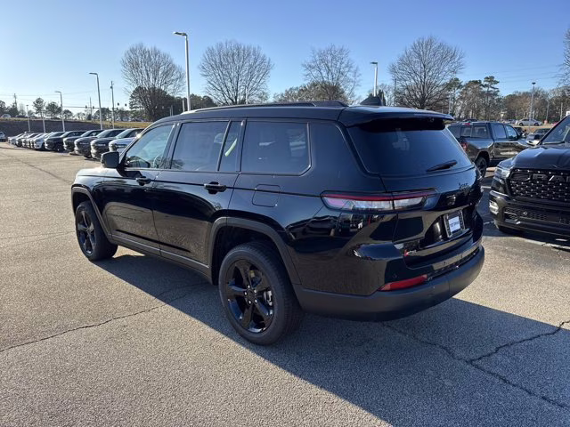 2025 Diamond Black Crystal Pearlcoat Jeep Grand Cherokee L Limited 4X4 SUV