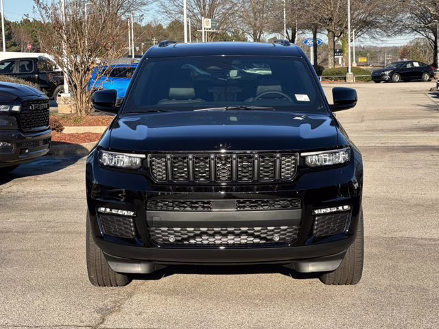 2025 Diamond Black Crystal Pearlcoat Jeep Grand Cherokee L Limited 4X4 SUV