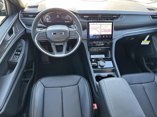 2025 Diamond Black Crystal Pearlcoat Jeep Grand Cherokee L Limited 4X4 SUV