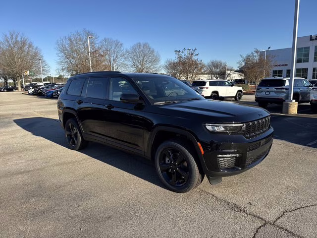 2025 Diamond Black Crystal Pearlcoat Jeep Grand Cherokee L Limited 4X4 SUV