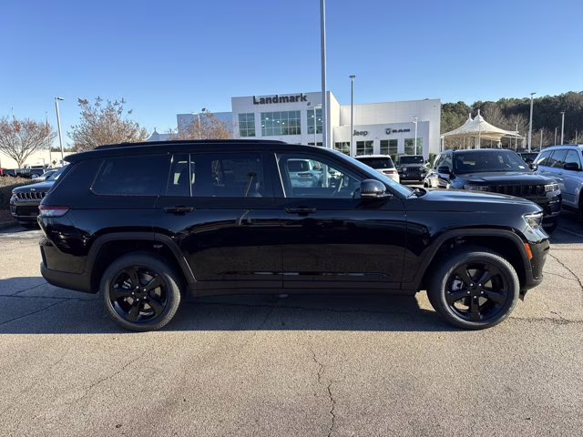 2025 Diamond Black Crystal Pearlcoat Jeep Grand Cherokee L Limited 4X4 SUV
