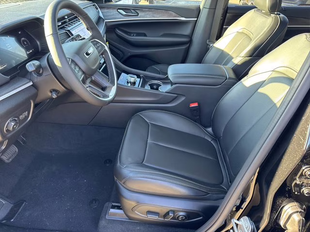 2025 Diamond Black Crystal Pearlcoat Jeep Grand Cherokee L Limited 4X4 SUV