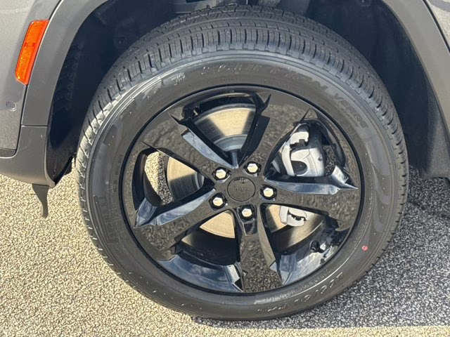 2025 Baltic Gray Metallic Clearcoat Jeep Grand Cherokee L Limited 4X4 SUV