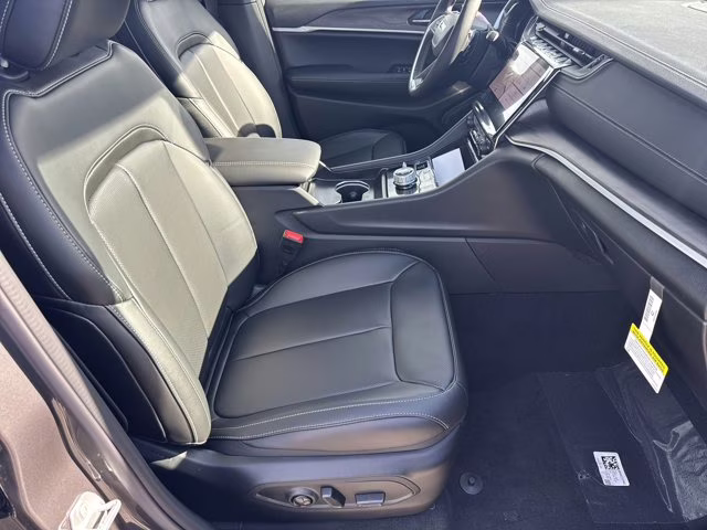 2025 Baltic Gray Metallic Clearcoat Jeep Grand Cherokee L Limited 4X4 SUV