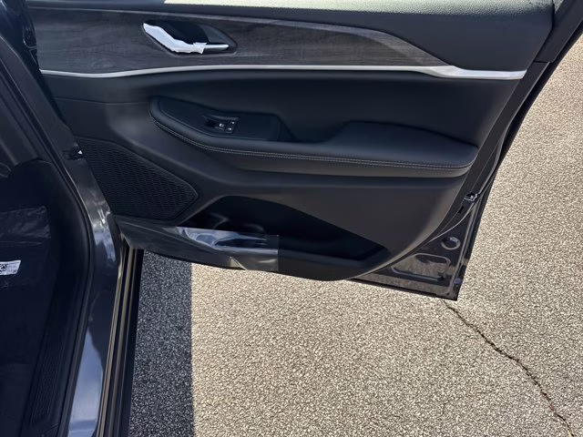 2025 Baltic Gray Metallic Clearcoat Jeep Grand Cherokee L Limited 4X4 SUV