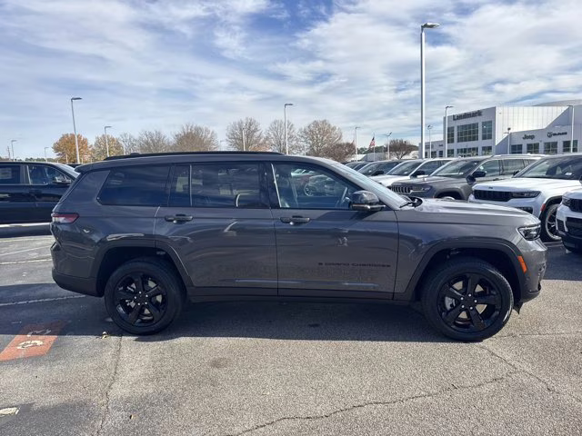 2025 Baltic Gray Metallic Clearcoat Jeep Grand Cherokee L Limited 4X4 SUV