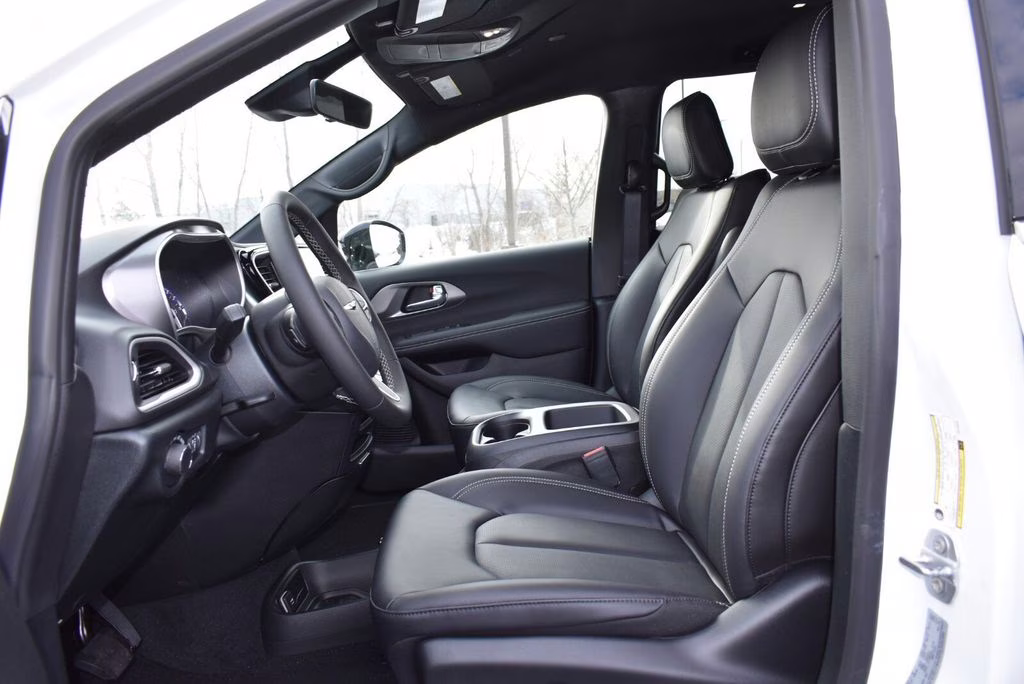 2026 Bright White Clearcoat Chrysler Voyager LX FWD Van