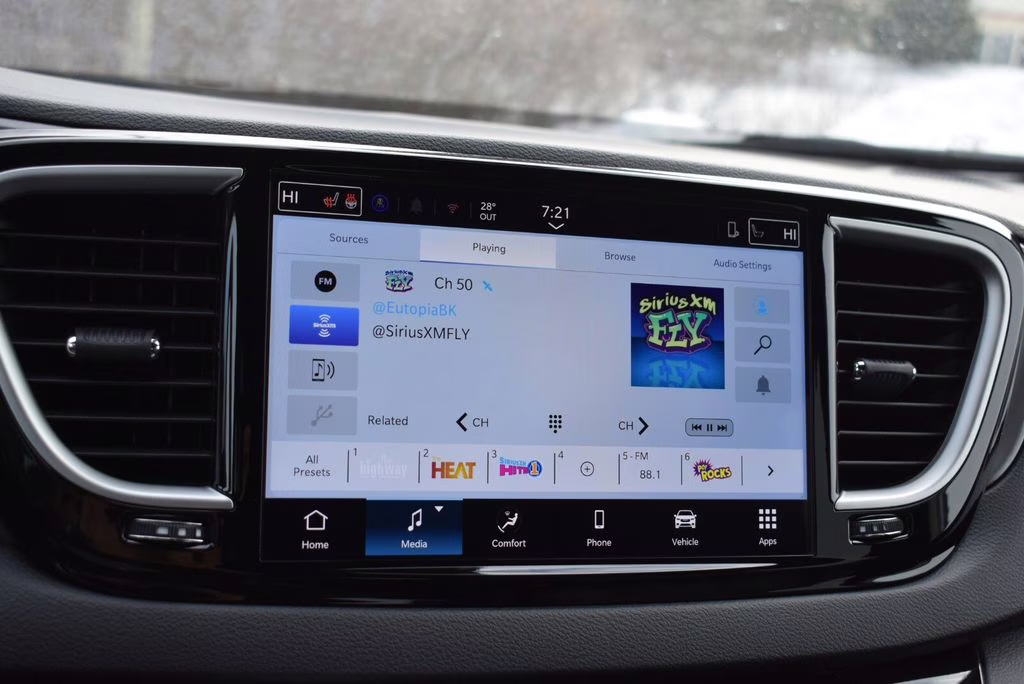 2026 Bright White Clearcoat Chrysler Voyager LX FWD Van