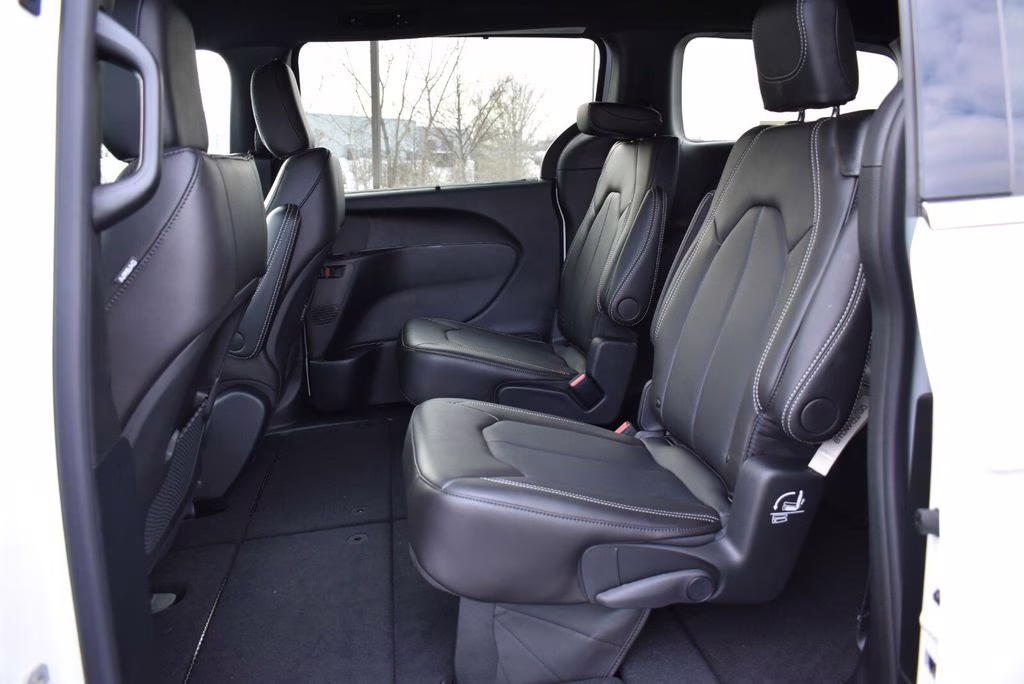 2026 Bright White Clearcoat Chrysler Voyager LX FWD Van