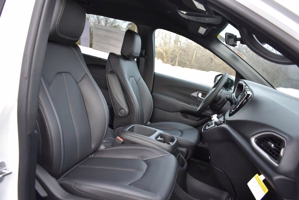 2026 Bright White Clearcoat Chrysler Voyager LX FWD Van