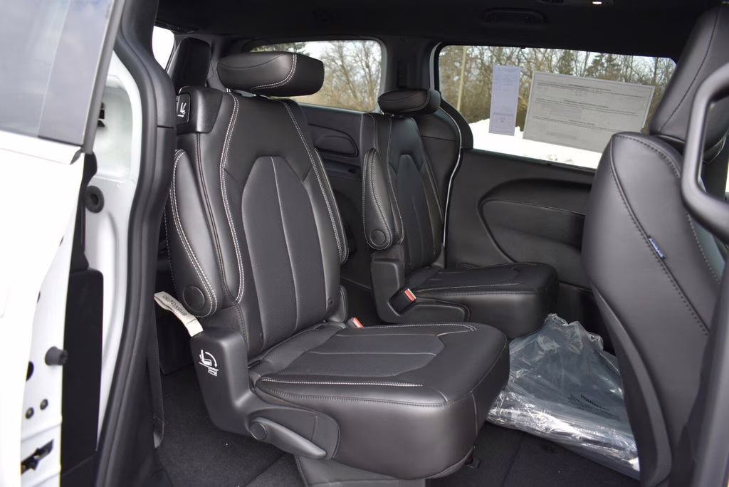 2026 Bright White Clearcoat Chrysler Voyager LX FWD Van