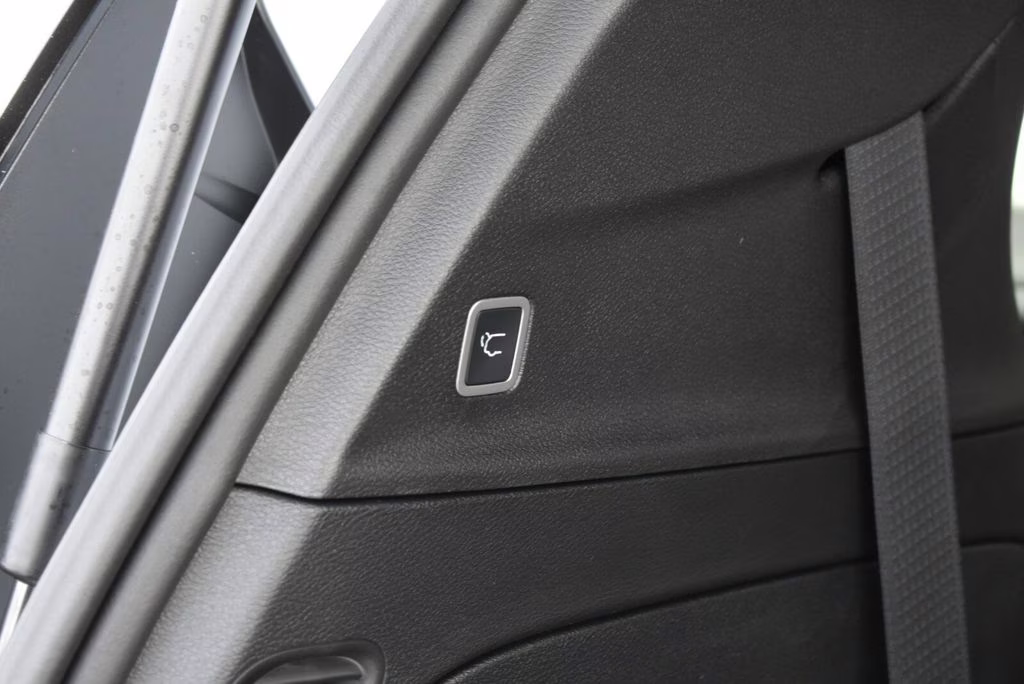 2026 Bright White Clearcoat Chrysler Voyager LX FWD Van