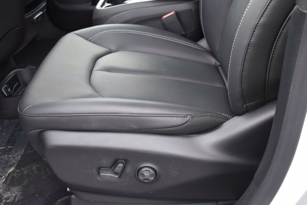 2026 Bright White Clearcoat Chrysler Voyager LX FWD Van