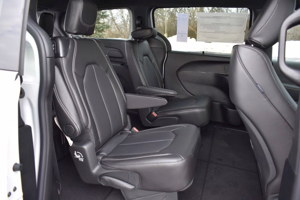 2026 Bright White Clearcoat Chrysler Voyager LX FWD Van