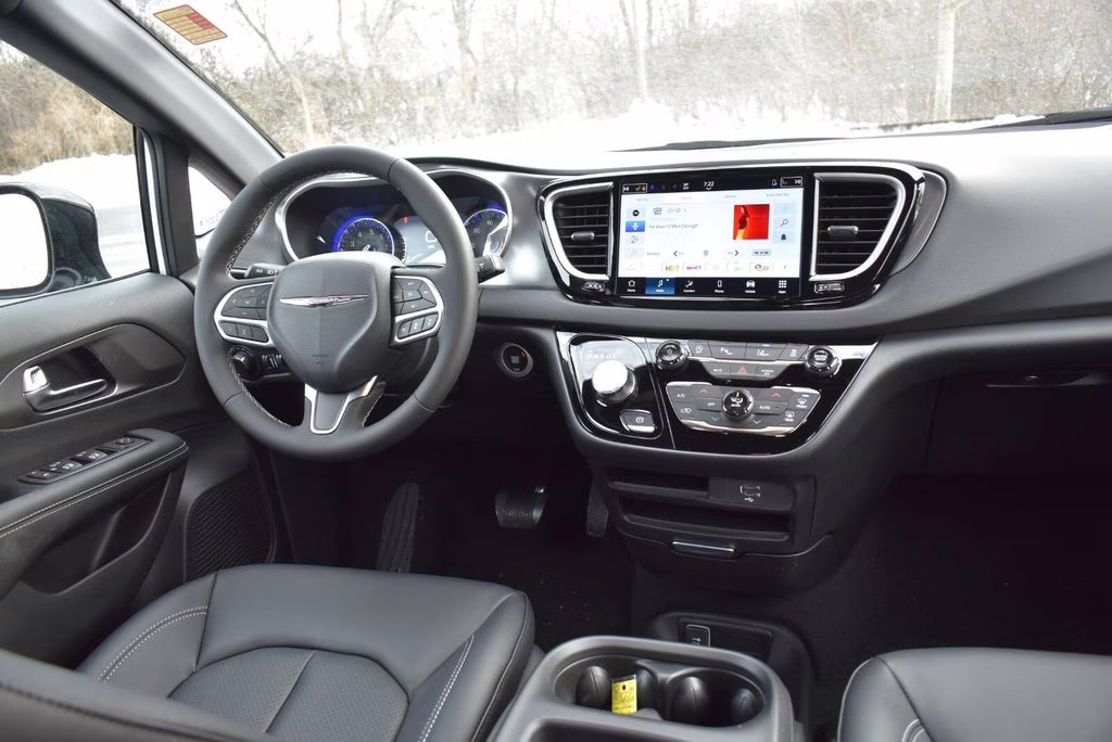 2026 Bright White Clearcoat Chrysler Voyager LX FWD Van