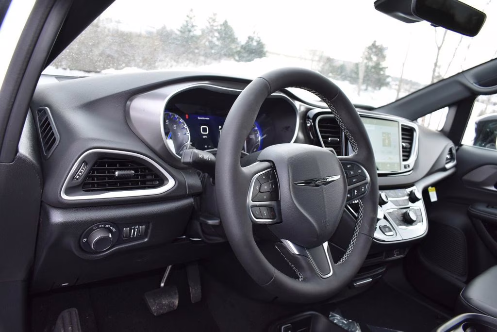 2026 Bright White Clearcoat Chrysler Voyager LX FWD Van