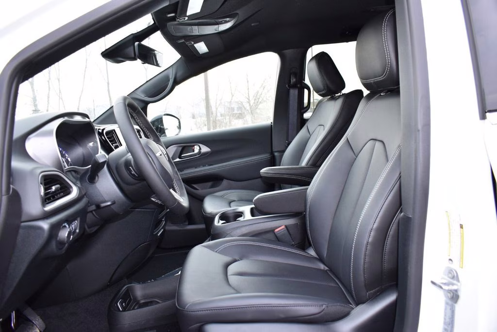 2026 Bright White Clearcoat Chrysler Voyager LX FWD Van