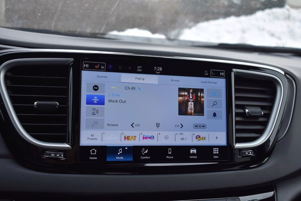 2026 Bright White Clearcoat Chrysler Voyager LX FWD Van