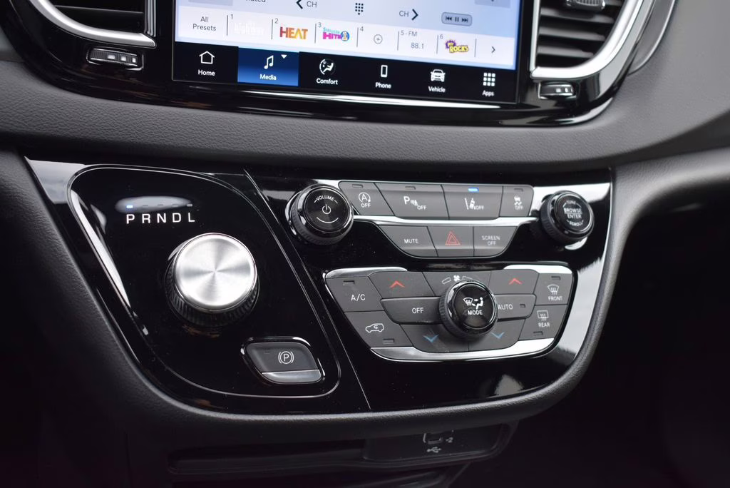 2026 Bright White Clearcoat Chrysler Voyager LX FWD Van