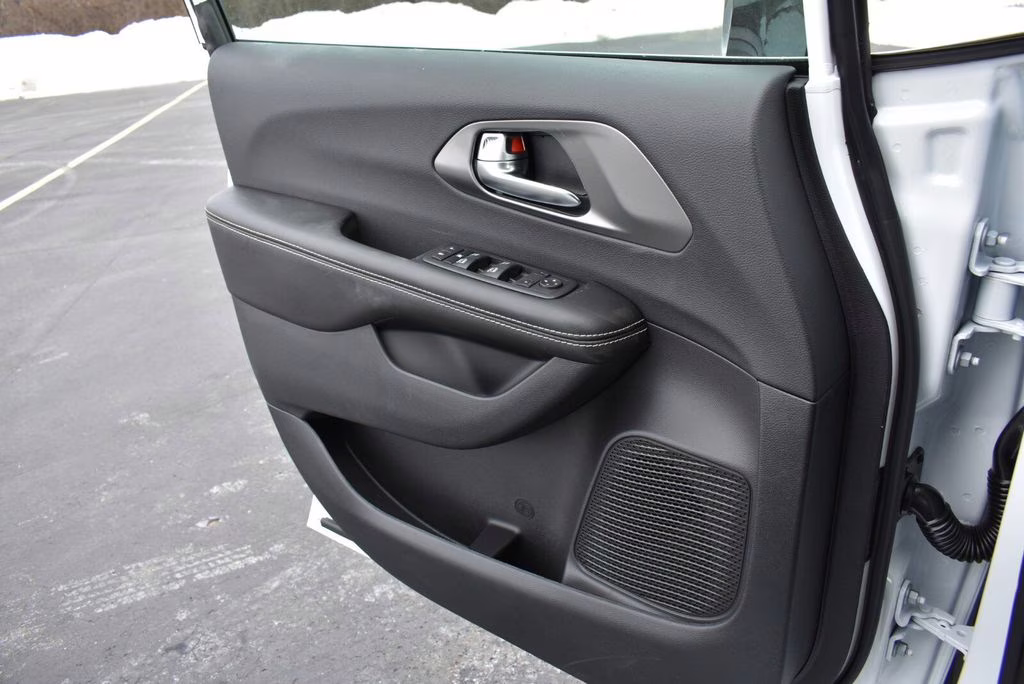 2026 Bright White Clearcoat Chrysler Voyager LX FWD Van