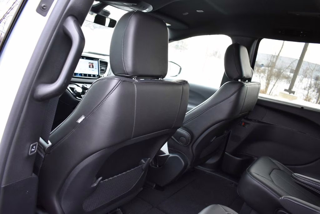 2026 Bright White Clearcoat Chrysler Voyager LX FWD Van