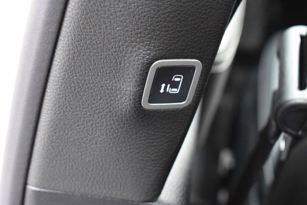 2026 Bright White Clearcoat Chrysler Voyager LX FWD Van