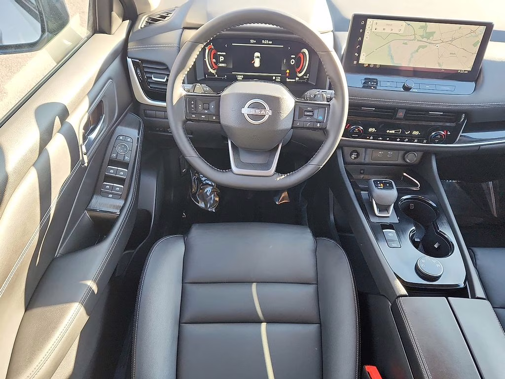 2025 Everest White Pearl/Super Black Nissan Rogue SL AWD SUV