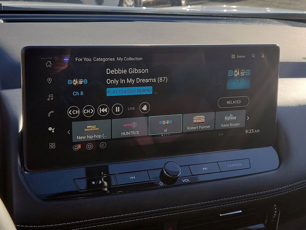 2025 Everest White Pearl/Super Black Nissan Rogue SL AWD SUV