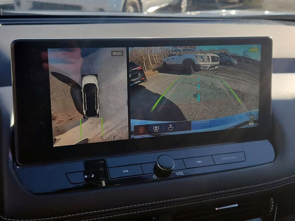 2025 Everest White Pearl/Super Black Nissan Rogue SL AWD SUV