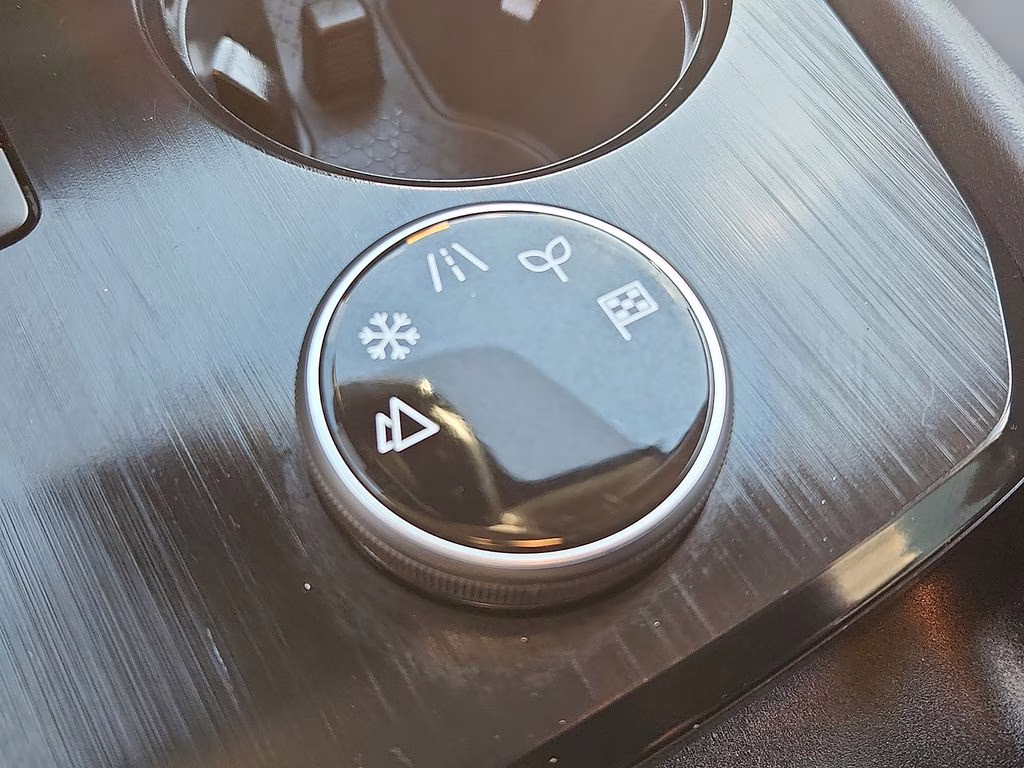 2025 Everest White Pearl/Super Black Nissan Rogue SL AWD SUV