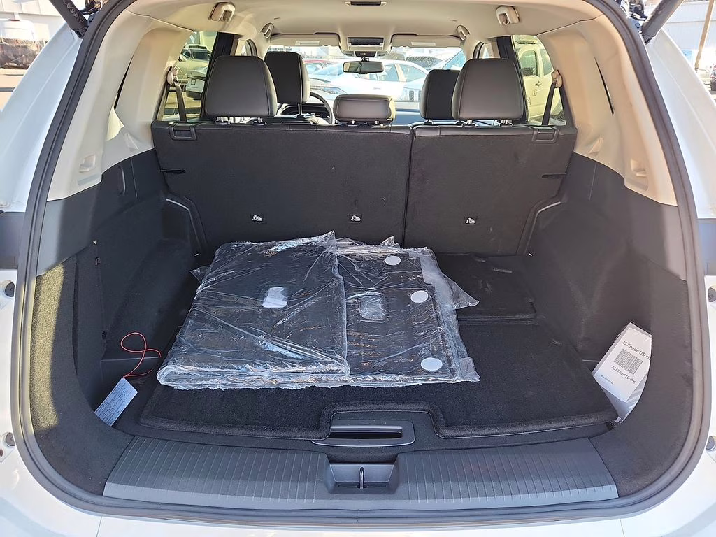 2025 Everest White Pearl/Super Black Nissan Rogue SL AWD SUV