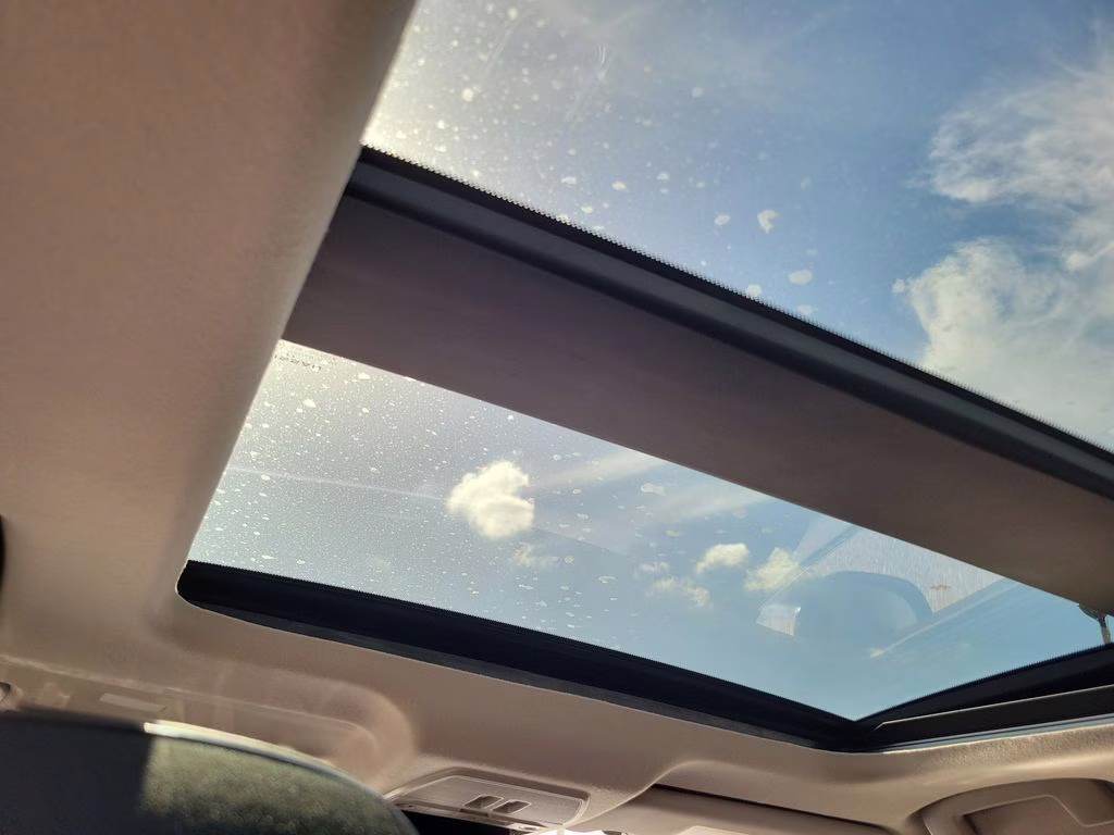 2026 Super Black Nissan Kicks SR FWD SUV