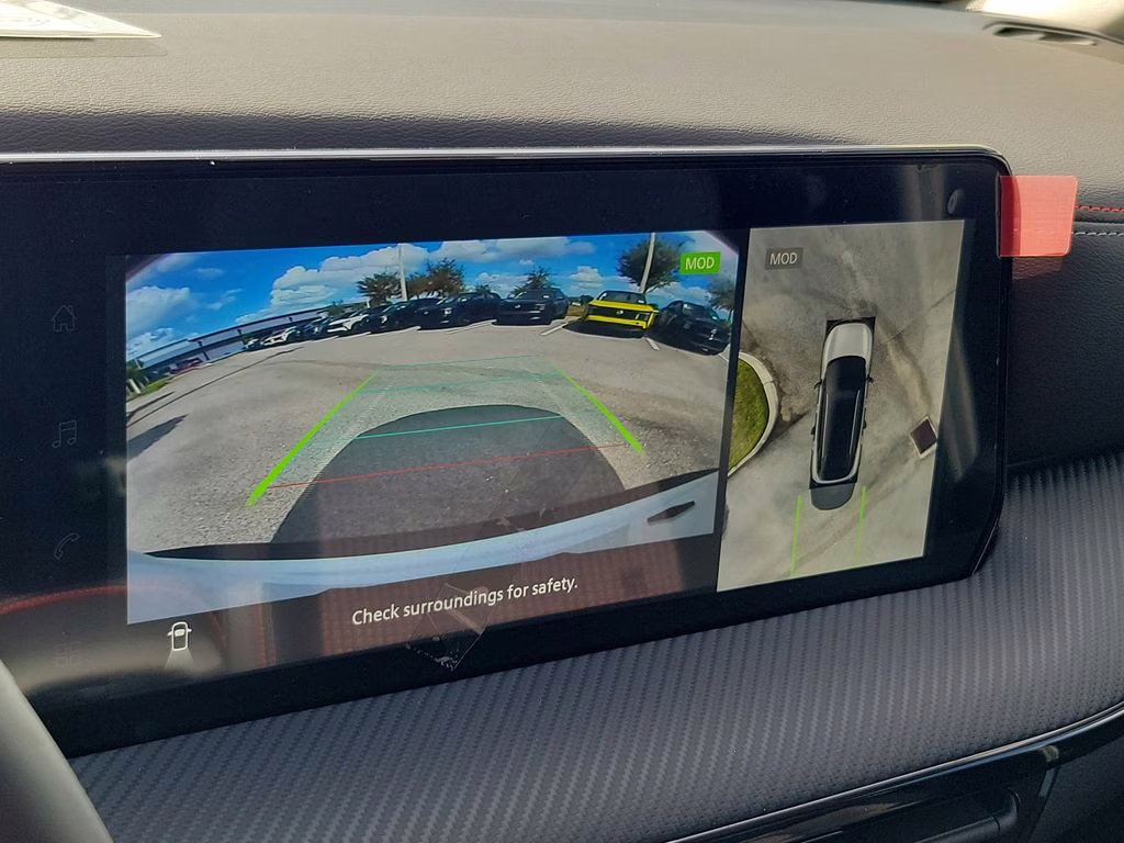 2026 White / Black Nissan Kicks SR FWD SUV