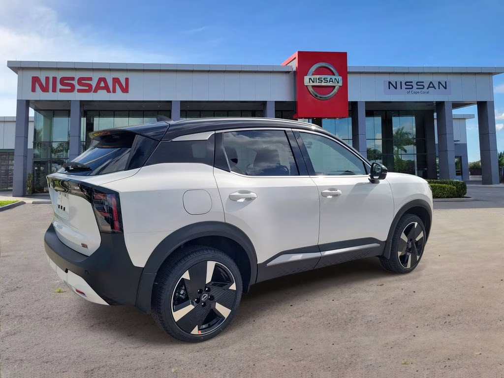 2026 White / Black Nissan Kicks SR FWD SUV