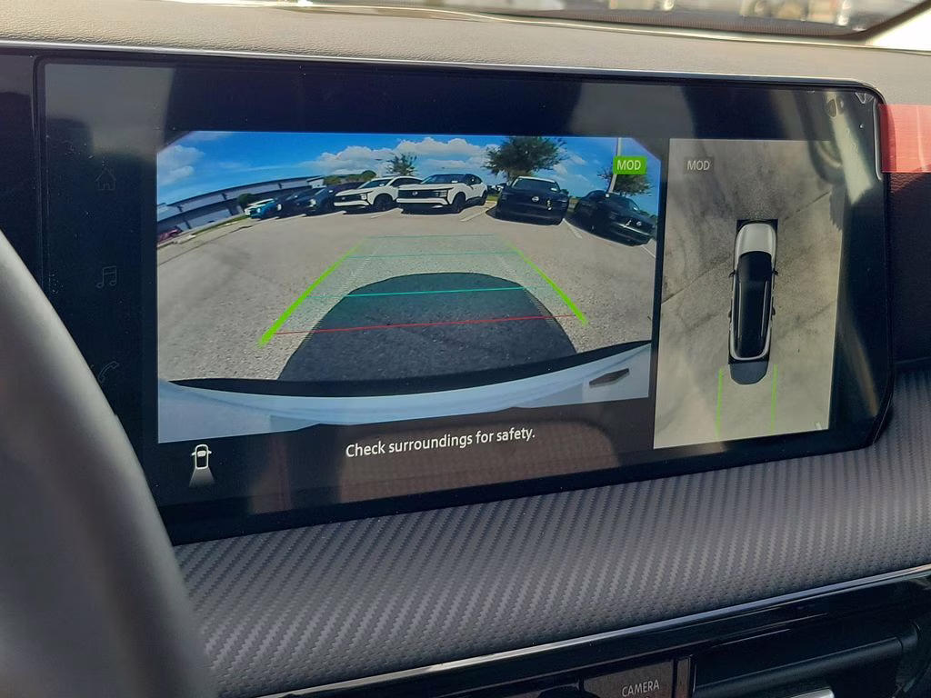 2026 White / Black Nissan Kicks SR FWD SUV