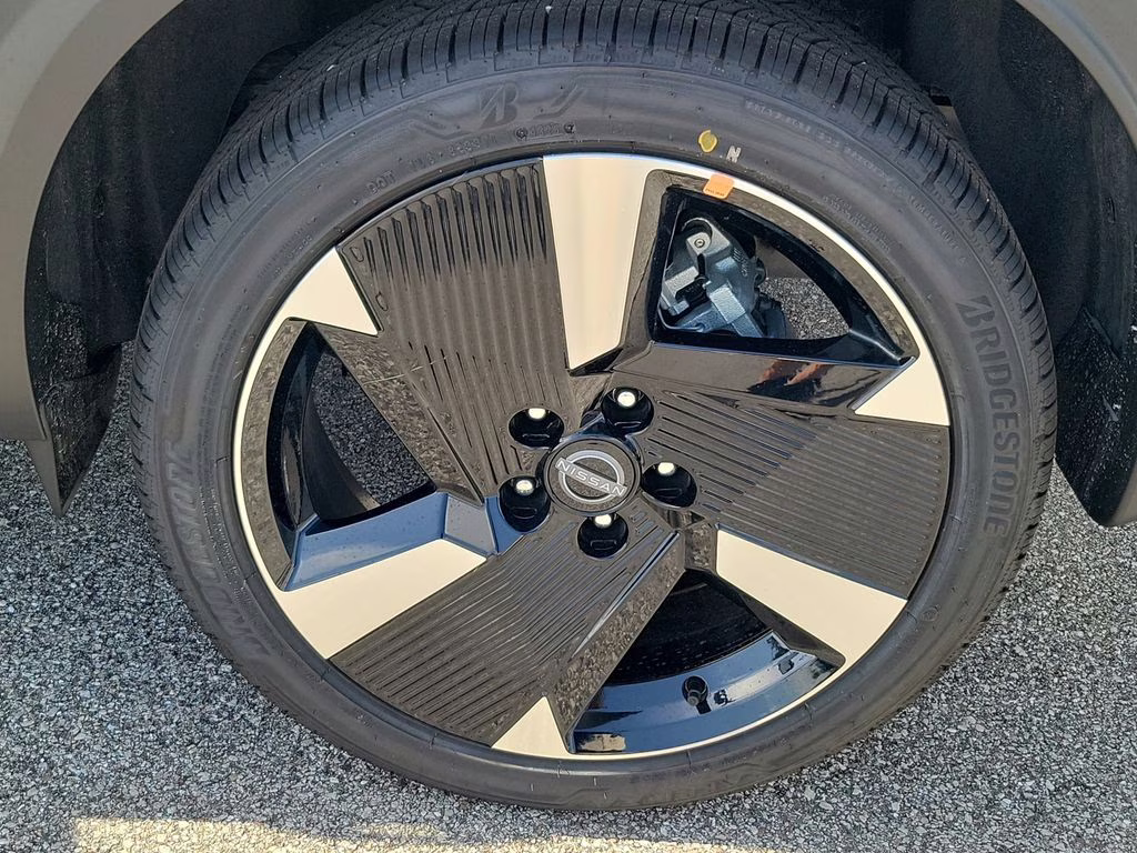 2026 Super Black Nissan Kicks SR FWD SUV