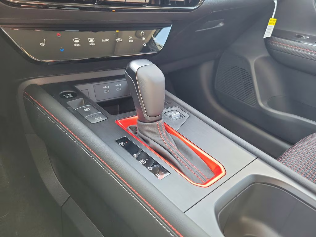 2026 Aspen White/Super Black Nissan Kicks SR FWD SUV